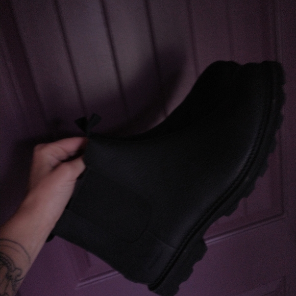 Sorel Boots - Picture 2 of 4